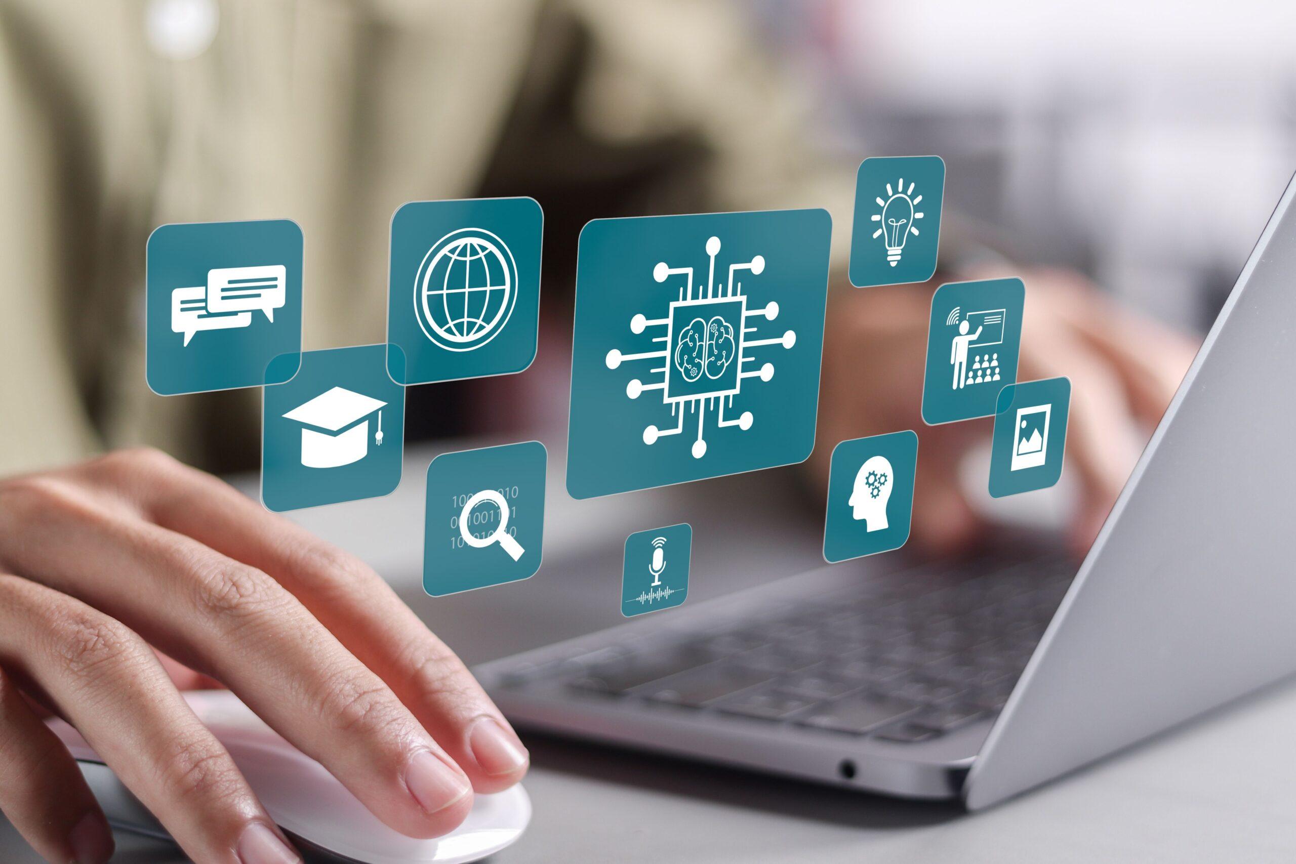 Arbeitsschutz E-Learning mit digitalen Lernsymbolen am Laptop