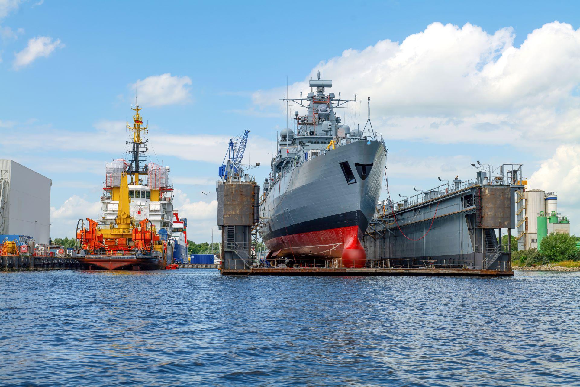 Wilhelmshaven Schiffswerft mit Industrieanlagen Türen Wilhelmshaven