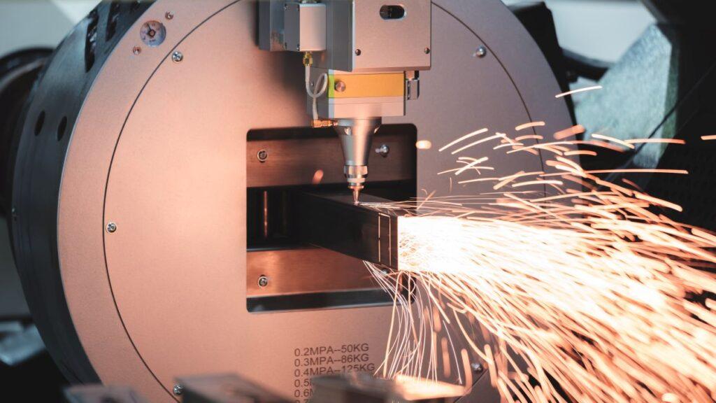 Digitale Analyse zur Investitionsentscheidung für eine gebrauchte Biegemaschine im industriellen Qualitätsmanagement