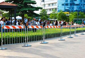 Mehr über den Artikel erfahren Privat oder gewerblich: So finden Sie die passende Absperrlösung für jeden Bedarf